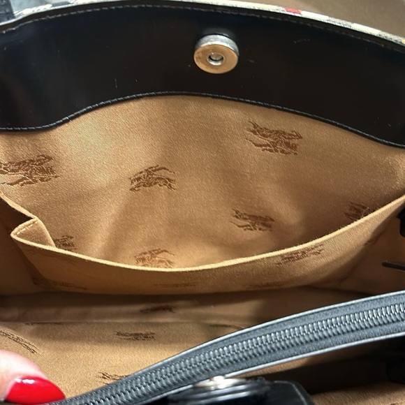 Beautiful Burberry bag & wallet! Gorgeous! - Picture 4 of 11